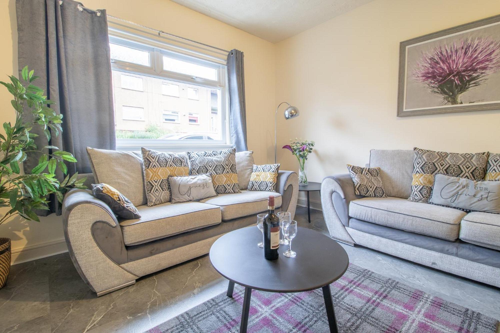 Large 3 Bed, Great For Contractors, With Private Parking