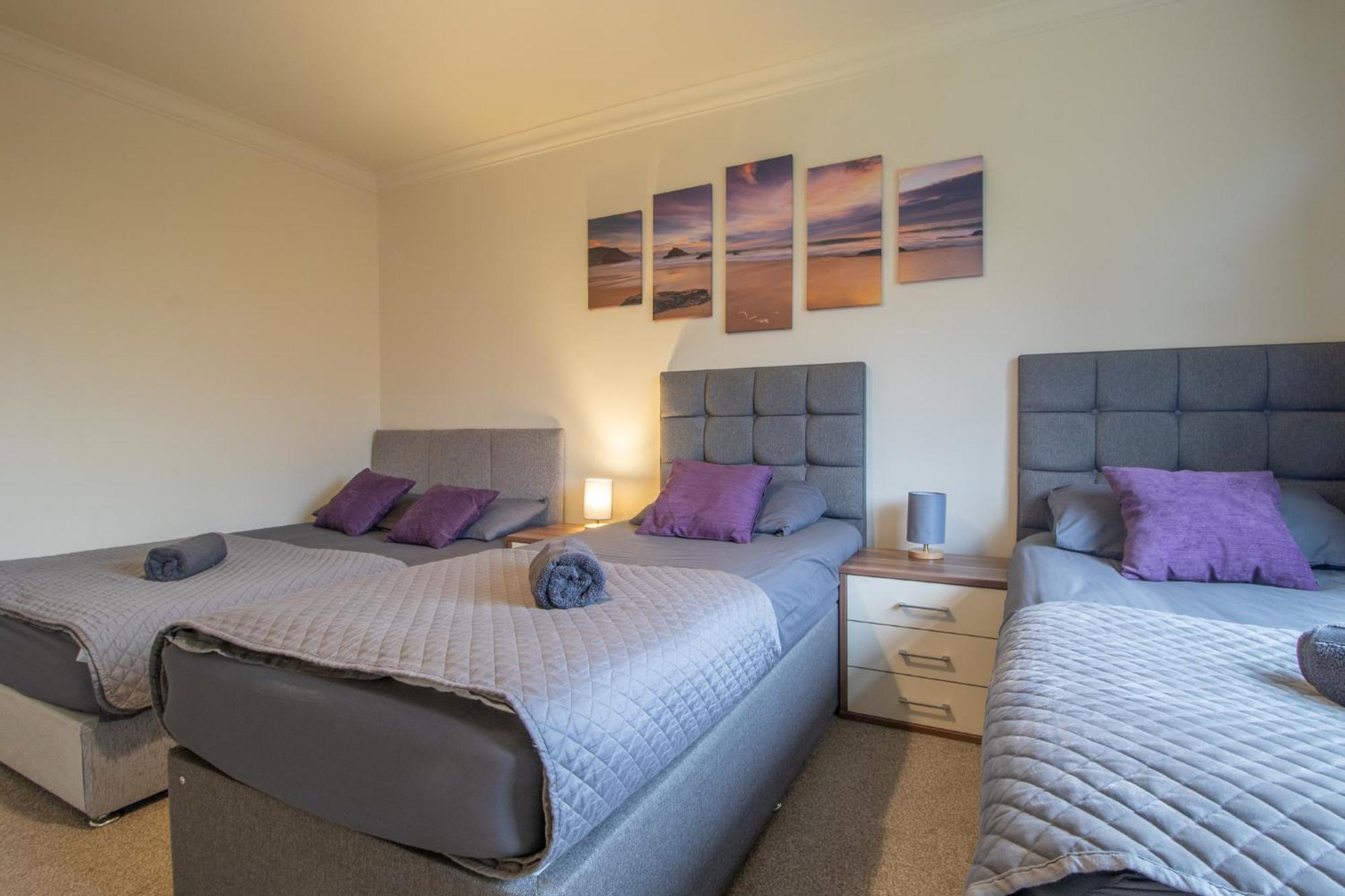 Apartment Large 3 Bed, Great For Contractors, With Private Parking