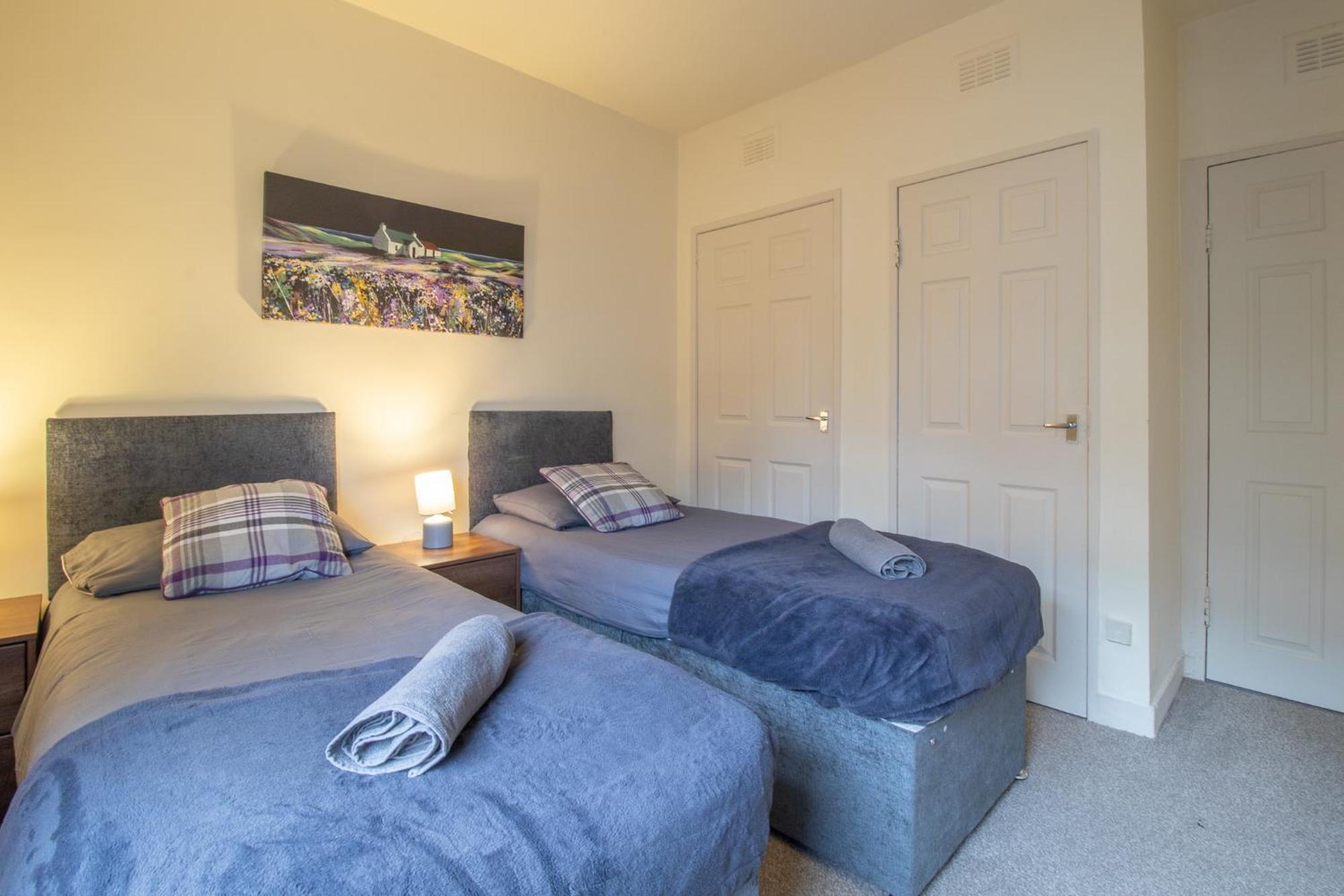 Large 3 Bed, Great For Contractors, With Private Parking *