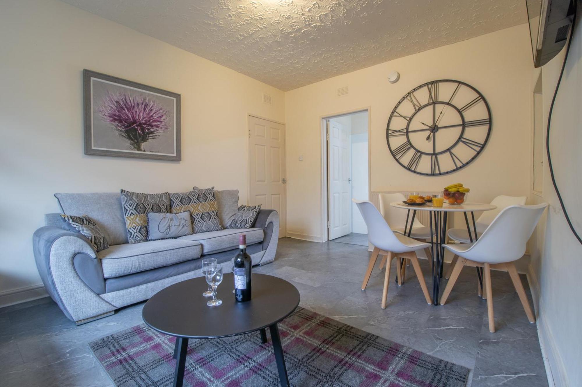Large 3 Bed, Great For Contractors, With Private Parking *