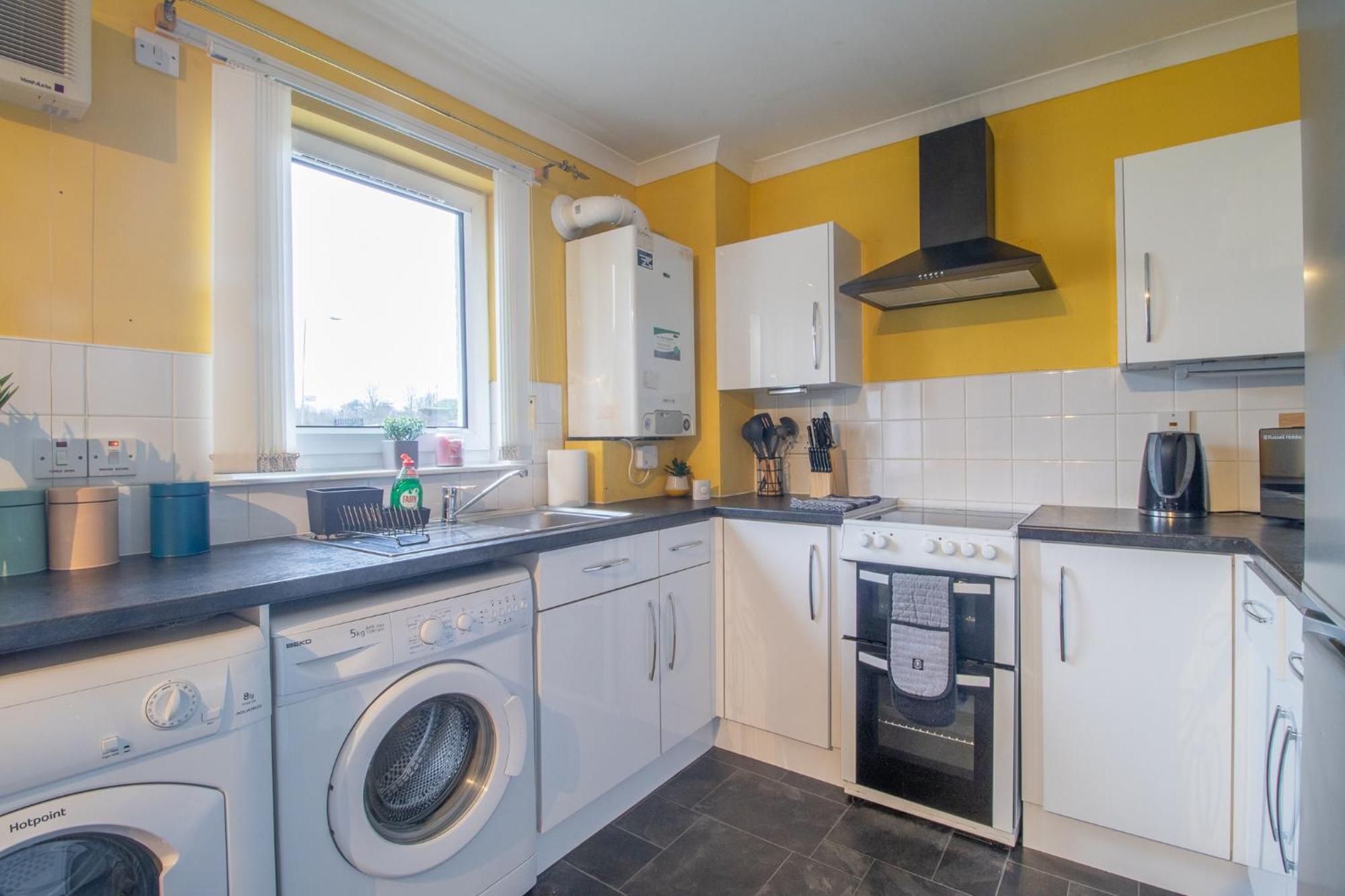 Glasgow, Spacious, 2 Bed With Parking