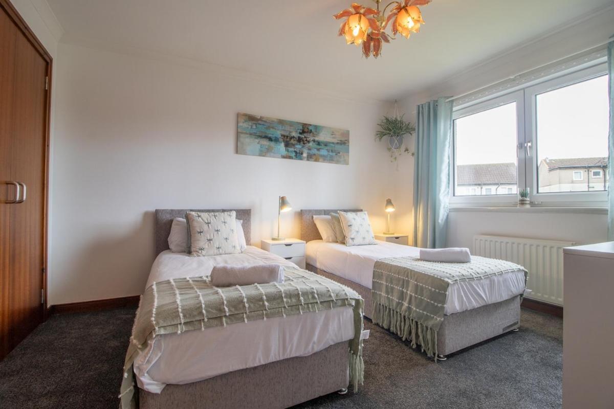 Glasgow, Spacious, 2 Bed With Parking Holiday home Glasgow