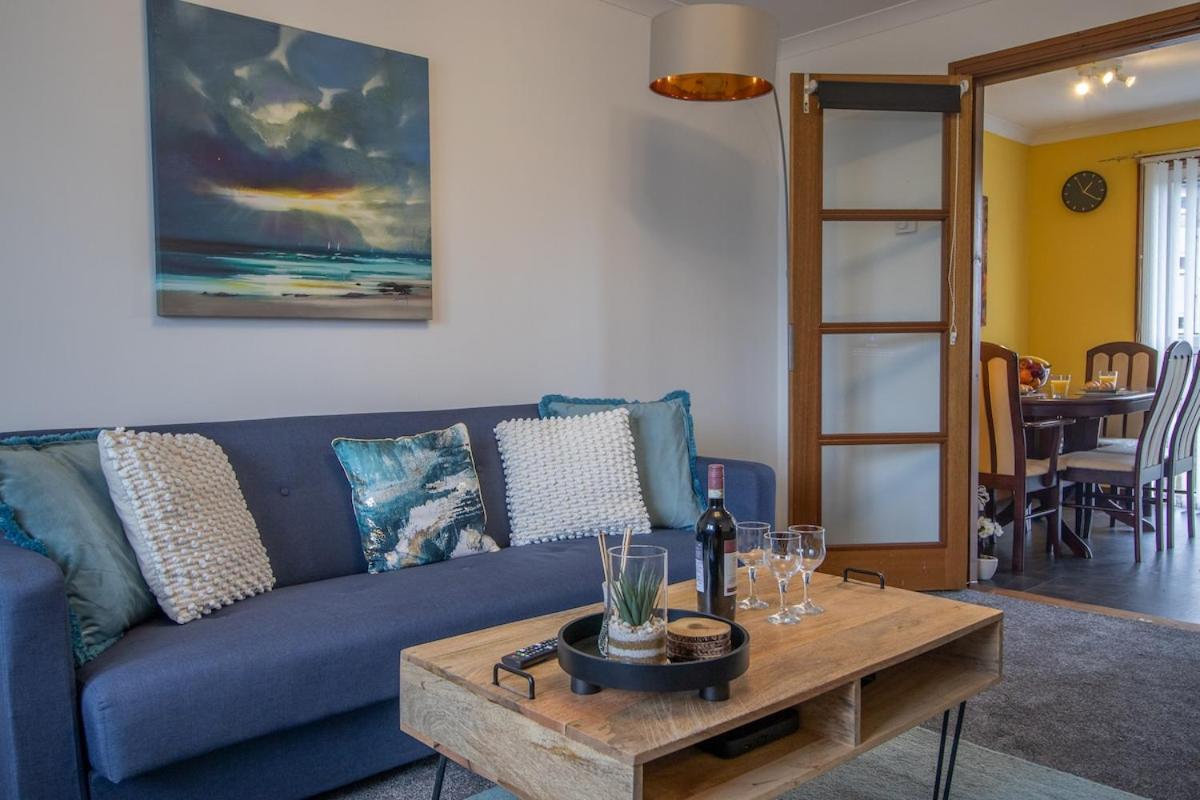 Holiday home Glasgow, Spacious, 2 Bed With Parking *