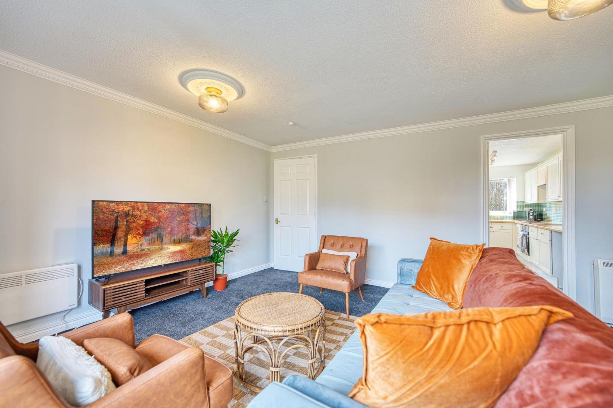 Spacious 5-bed Riverside With Free Parking Apartment Glasgow