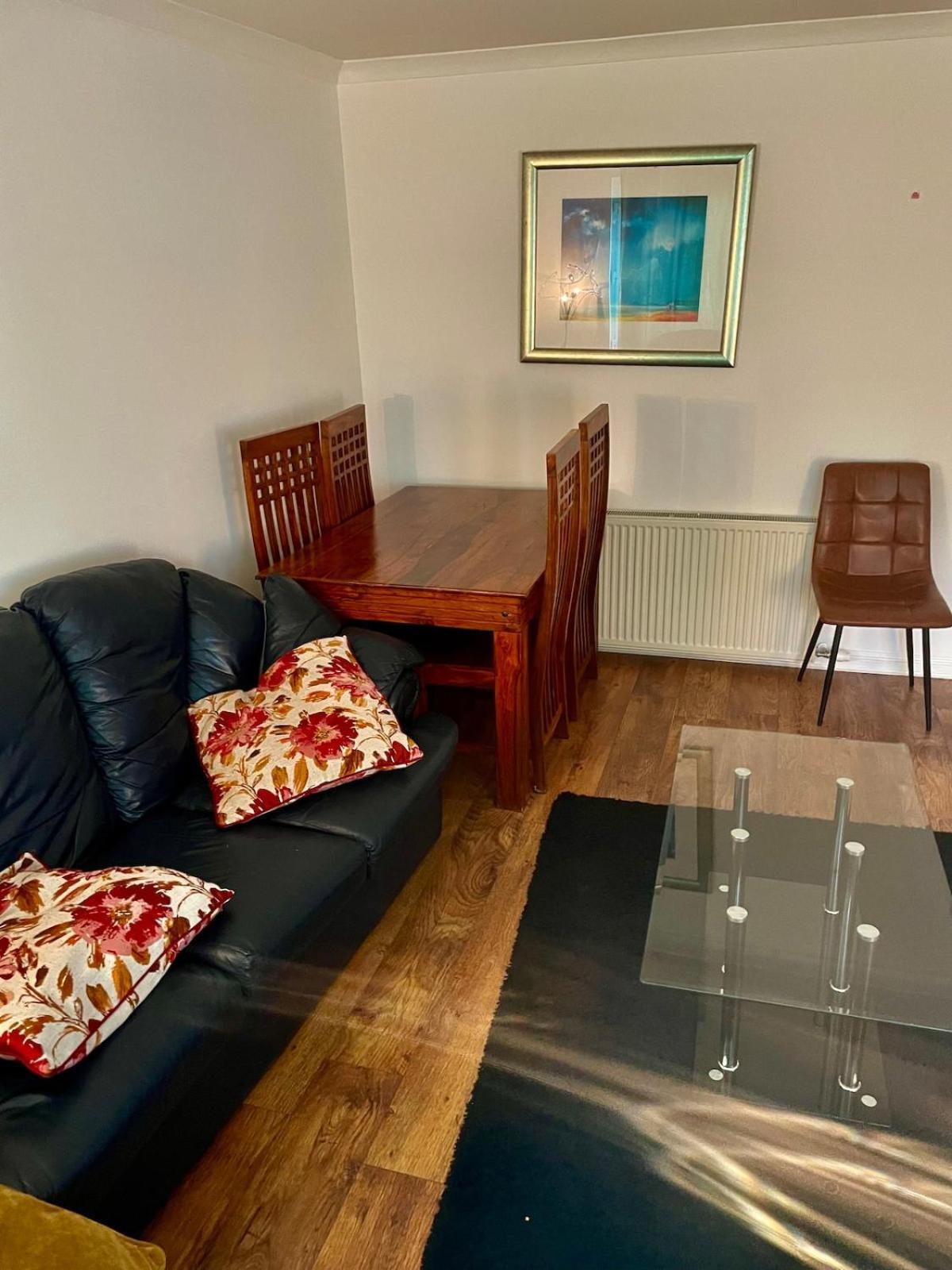 Apartment 3 Beds,2 Bedroom Cosy Near Centre *