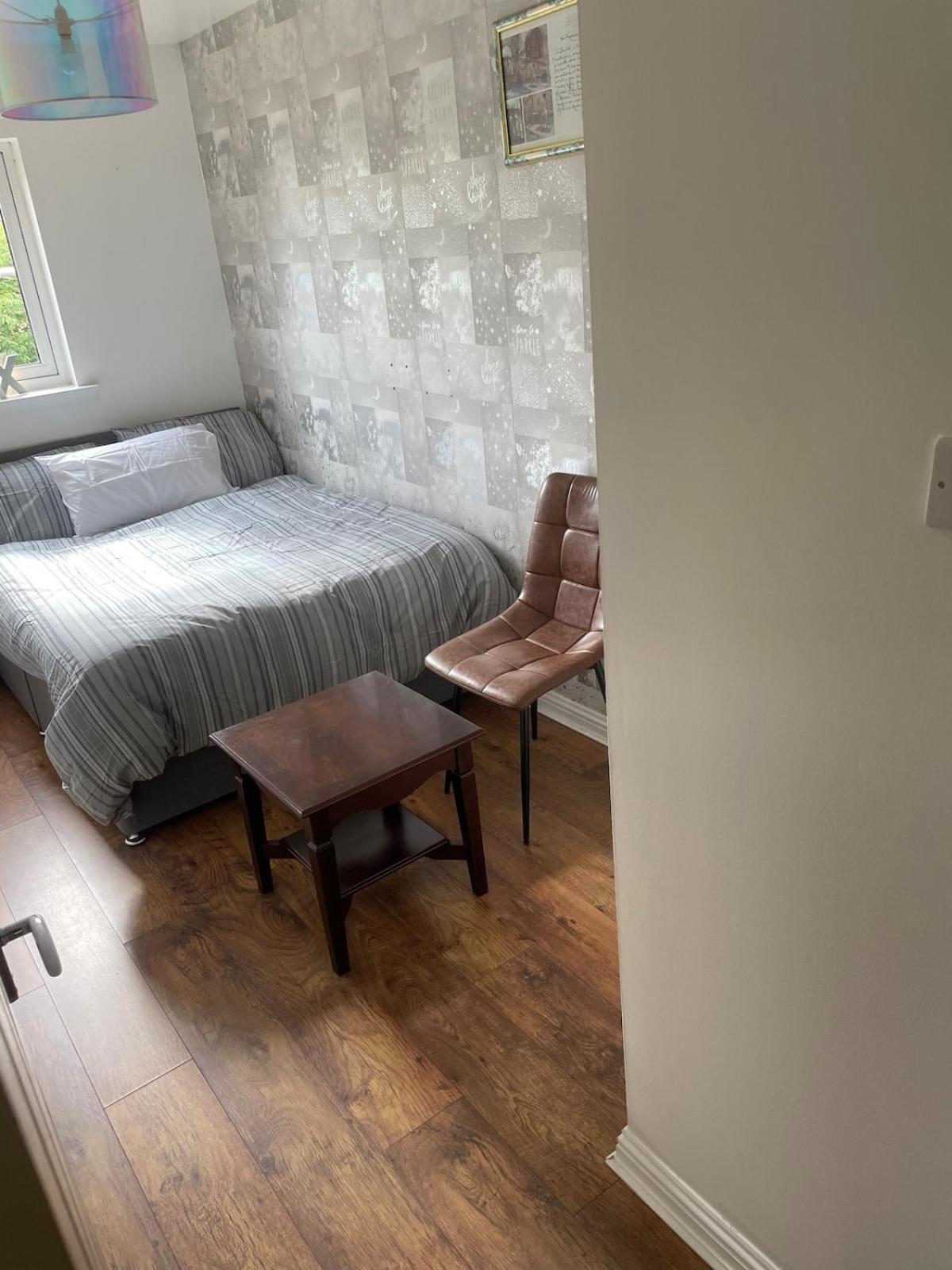 3 Beds,2 Bedroom Cosy Near Centre