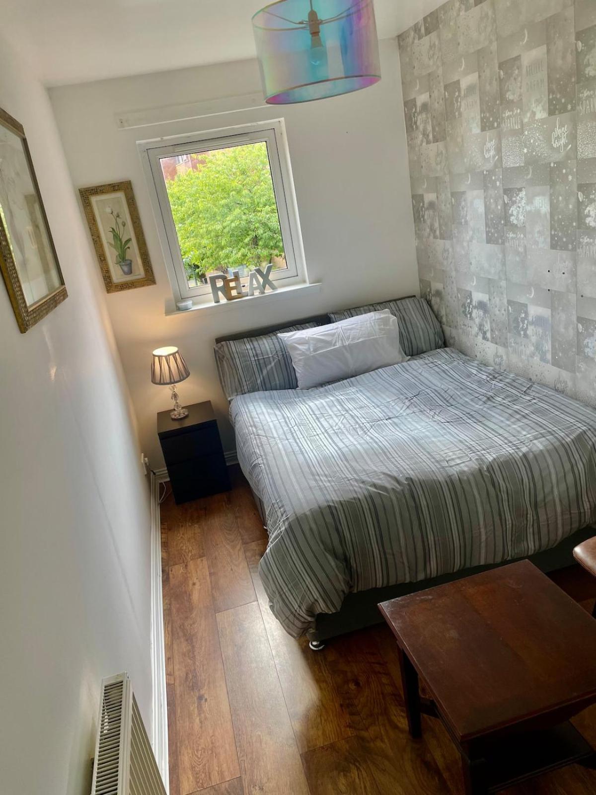 3 Beds,2 Bedroom Cosy Near Centre Apartment *