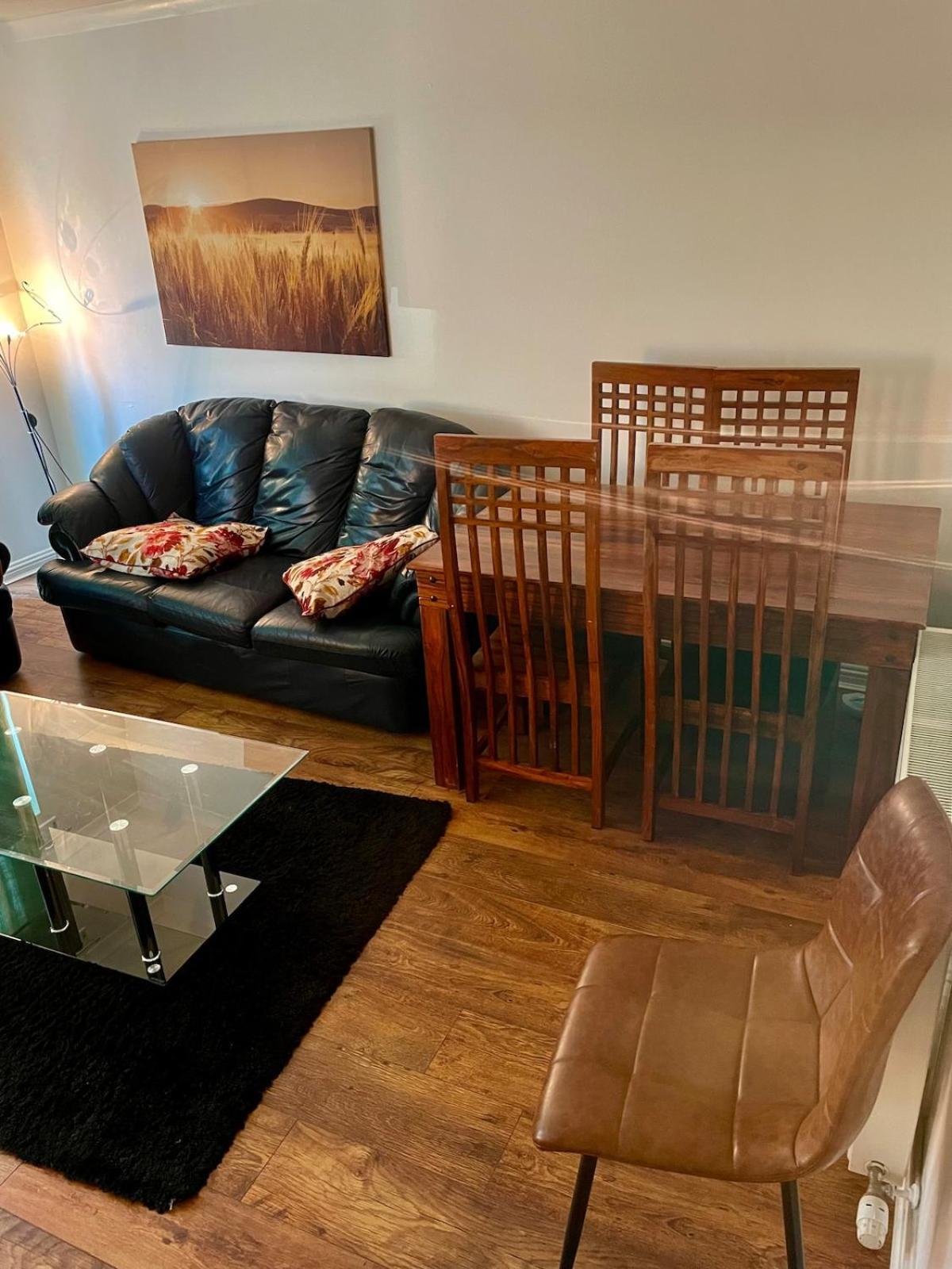 Apartment 3 Beds,2 Bedroom Cosy Near Centre *