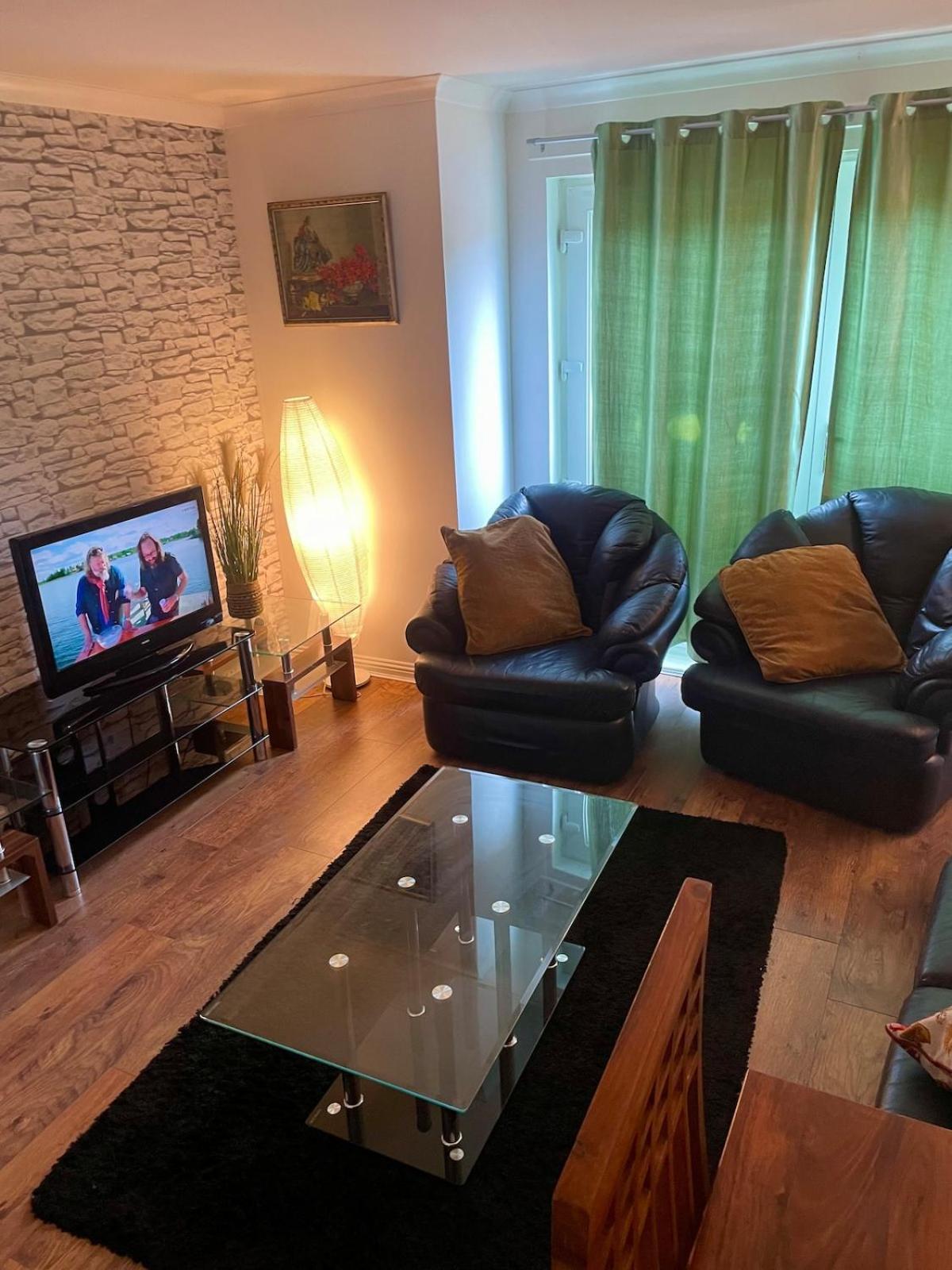 3 Beds,2 Bedroom Cosy Near Centre * Glasgow