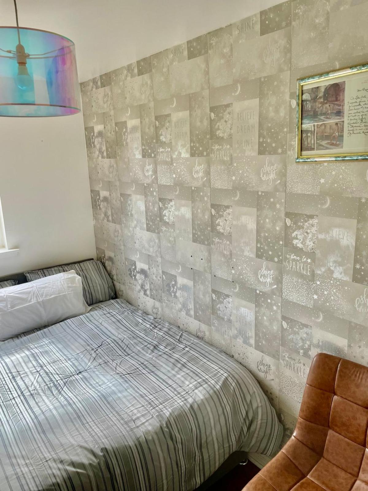 3 Beds,2 Bedroom Cosy Near Centre *