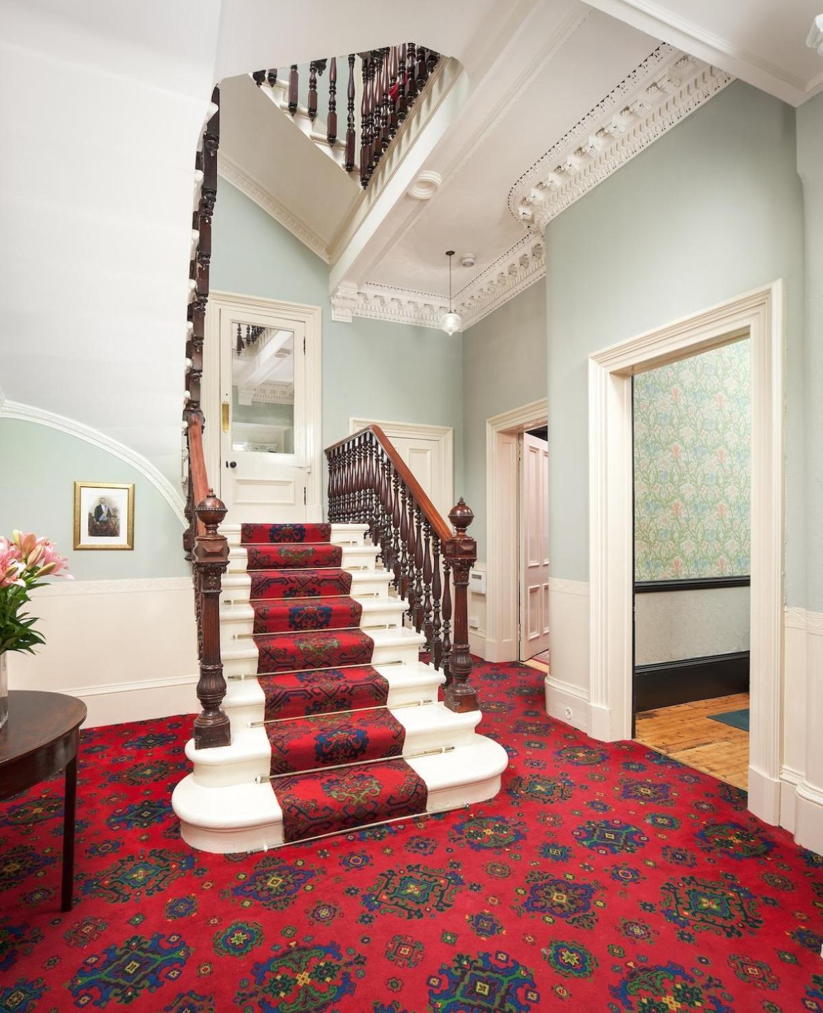 7 Crown Gardens *