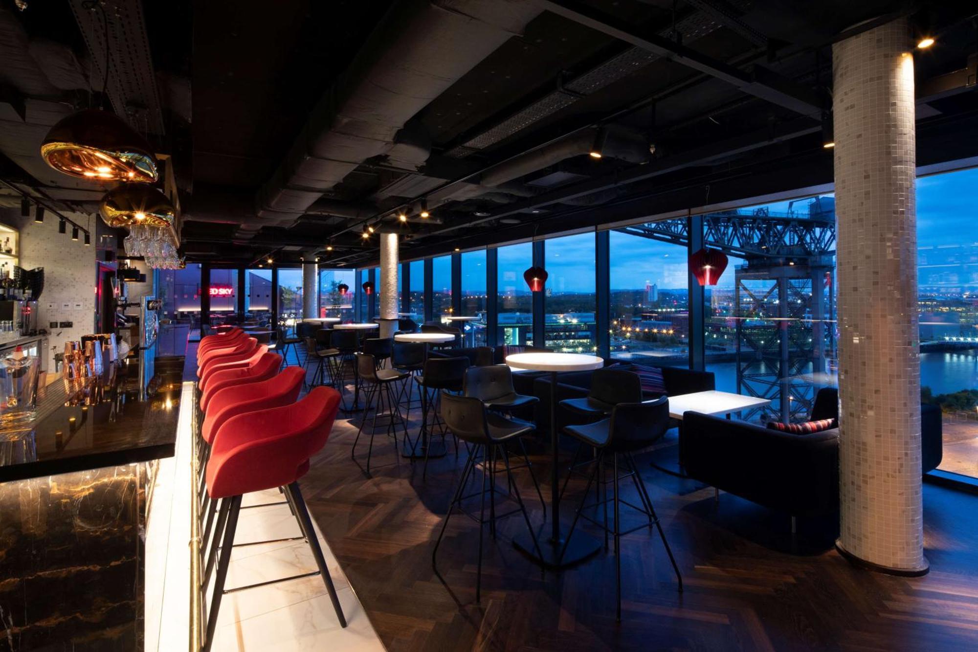 Hotel Radisson Red Hotel, 4*