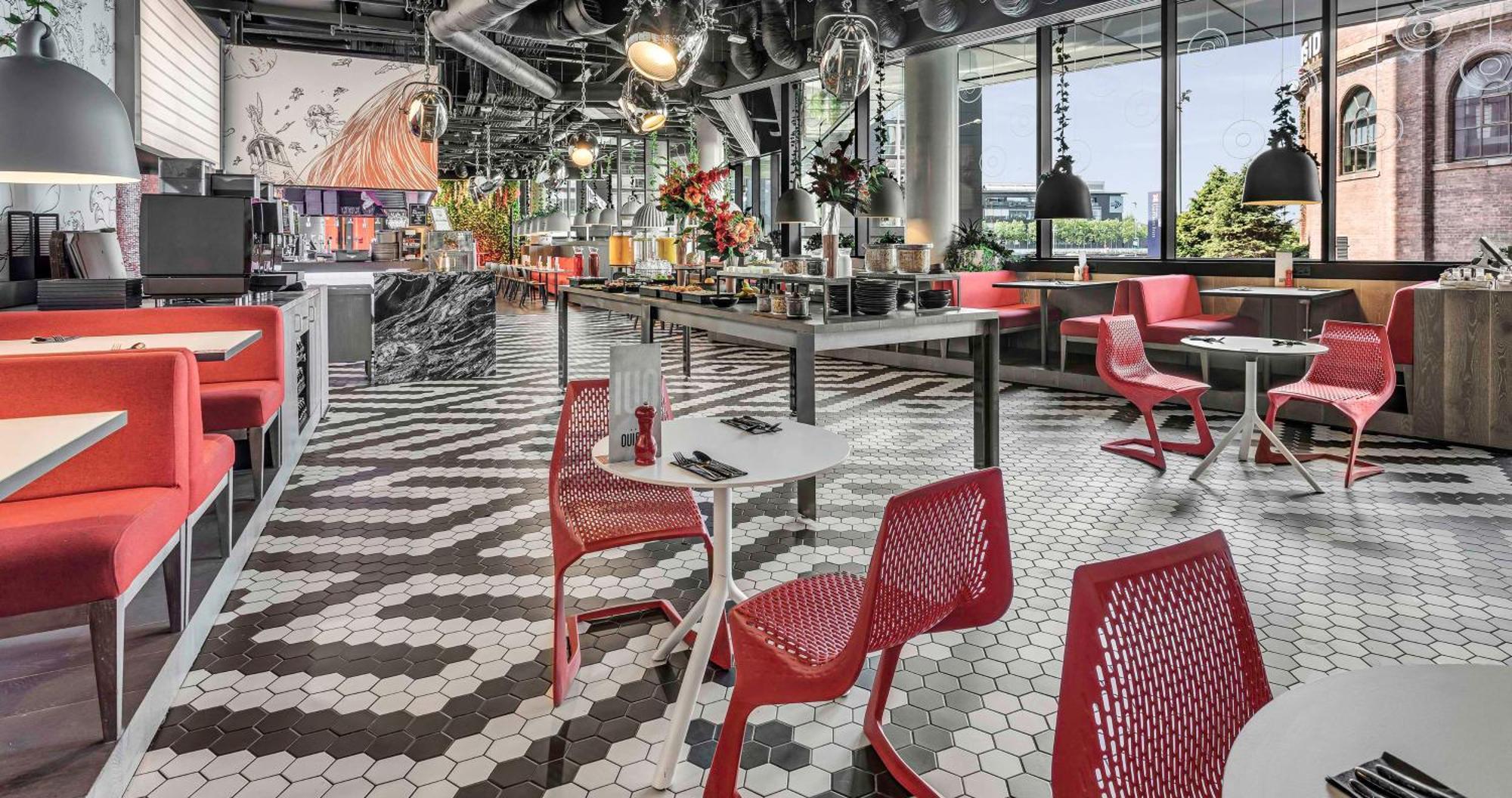 Radisson Red Hotel,