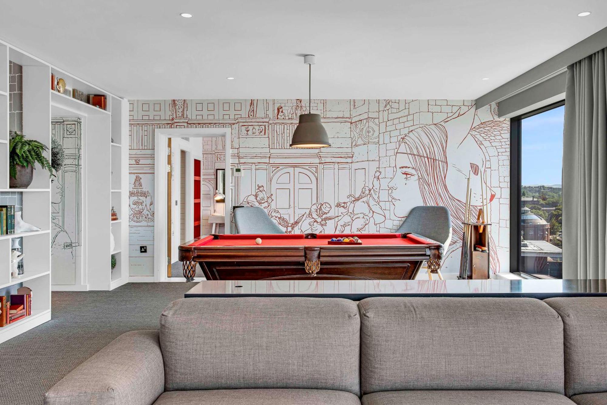 Radisson Red Hotel, 4*