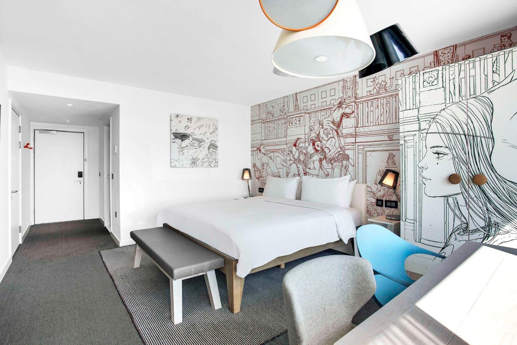 Radisson Red Hotel,