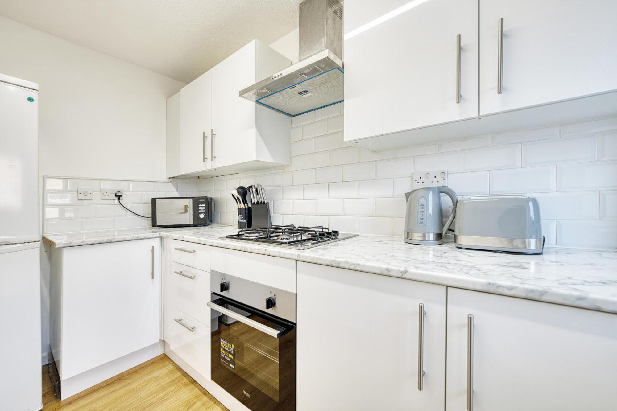 2 Bedroom Gardens Retreat With Free Parking Apartment Glasgow