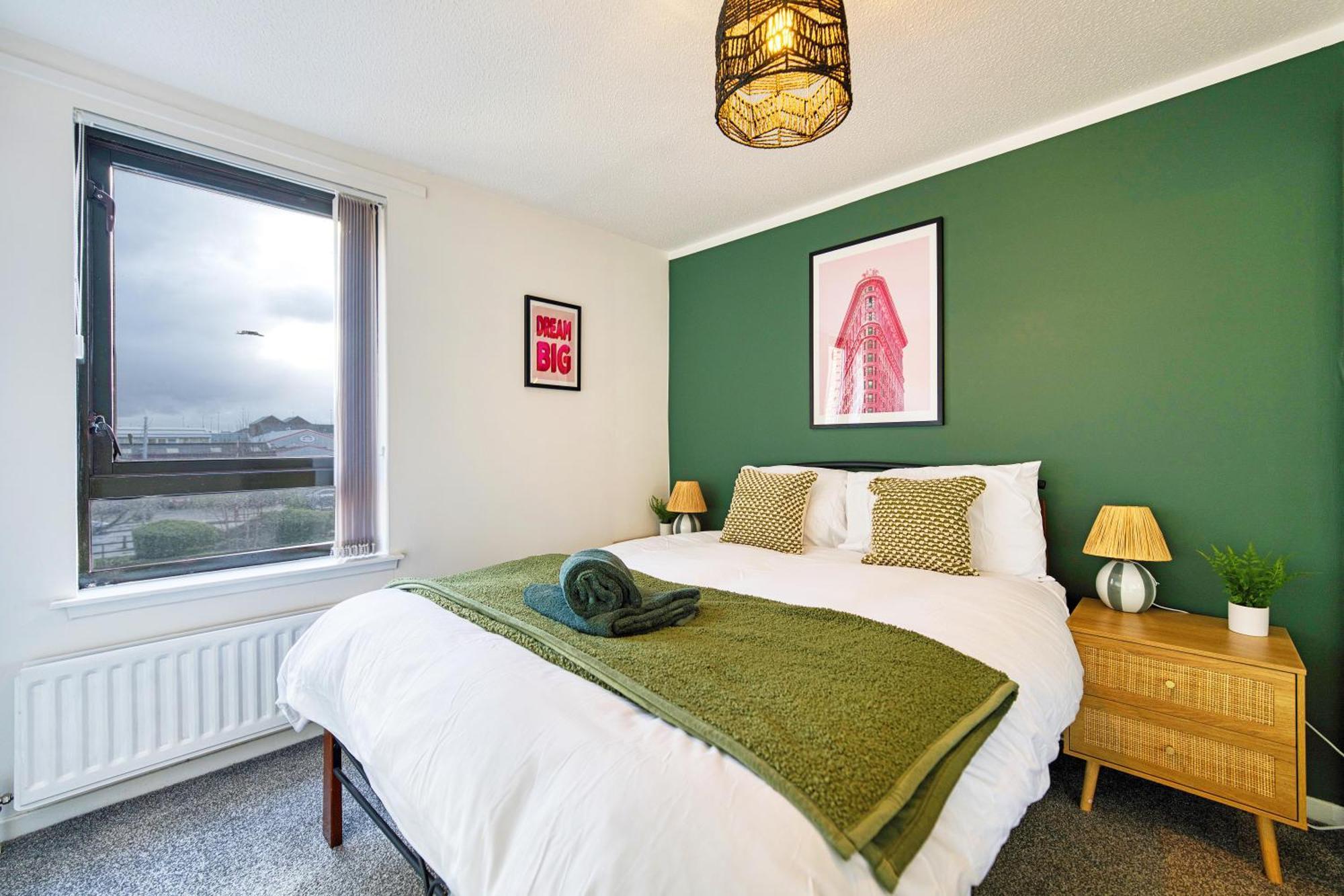 2 Bedroom Gardens Retreat With Free Parking * Glasgow
