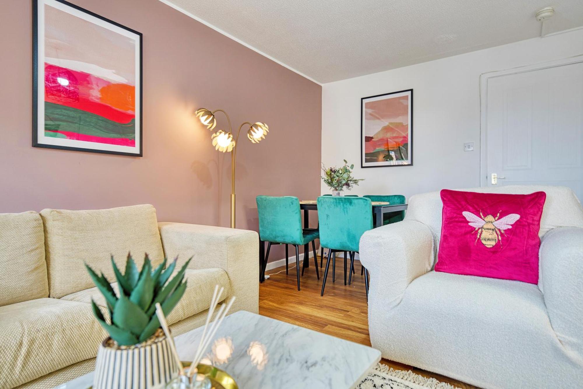 Apartment 2 Bedroom Gardens Retreat With Free Parking