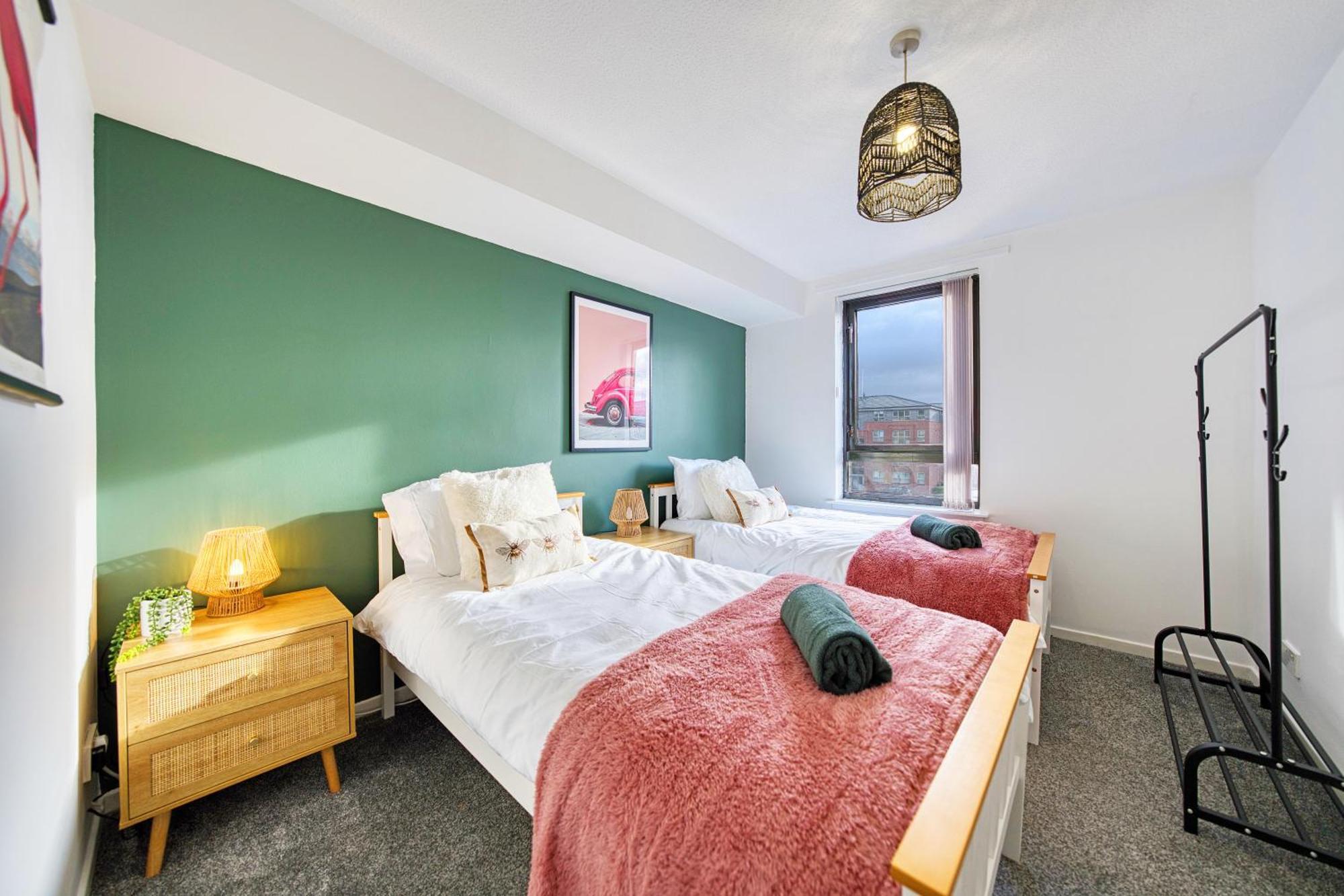 2 Bedroom Gardens Retreat With Free Parking *