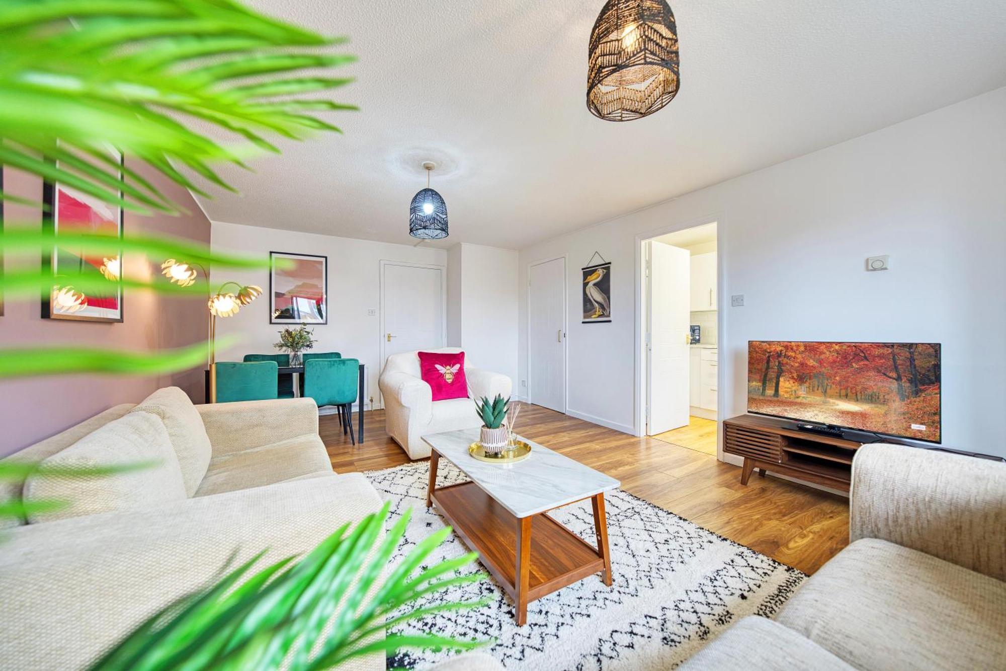 Apartment 2 Bedroom Gardens Retreat With Free Parking Glasgow