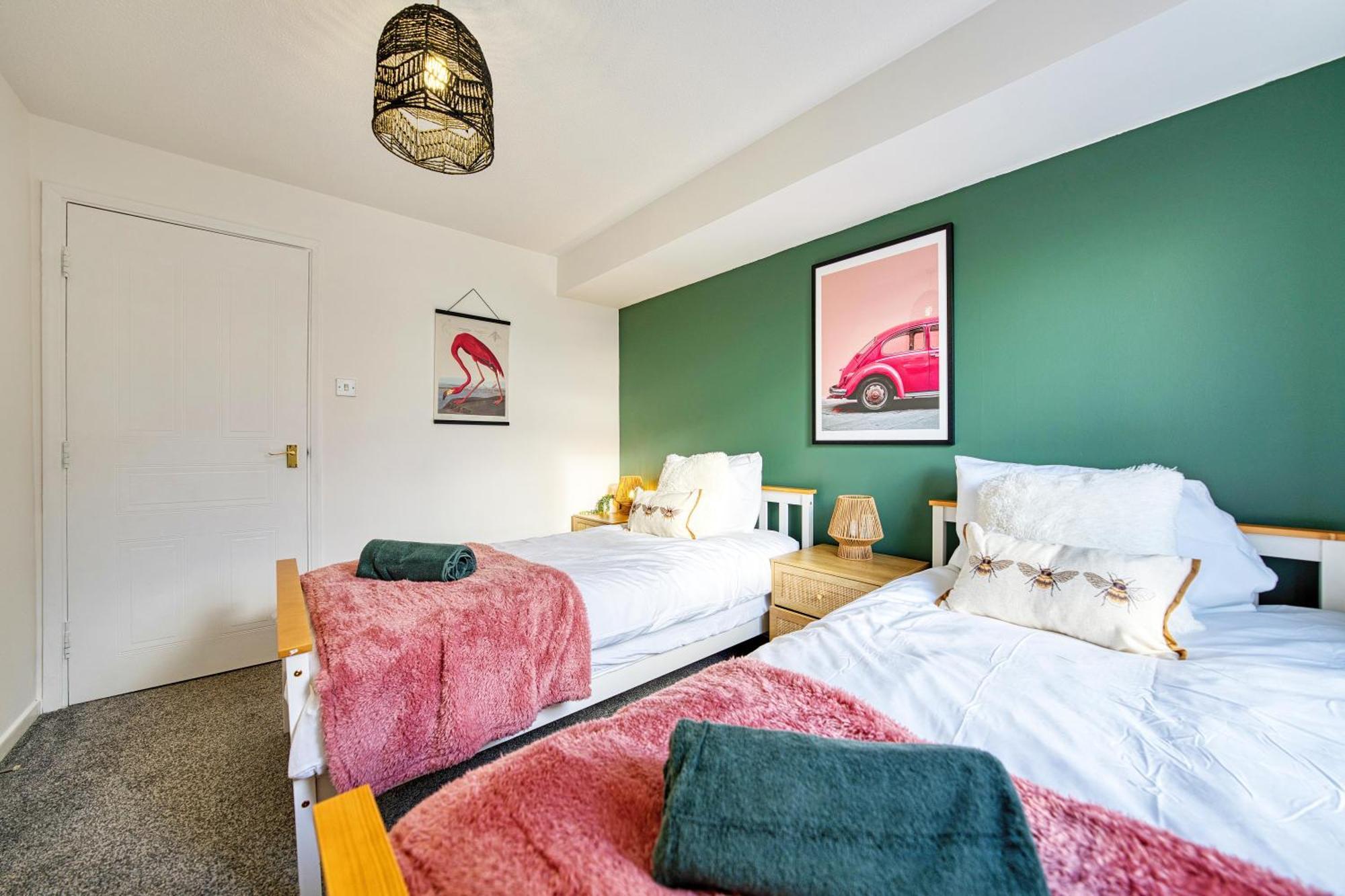 2 Bedroom Gardens Retreat With Free Parking Apartment