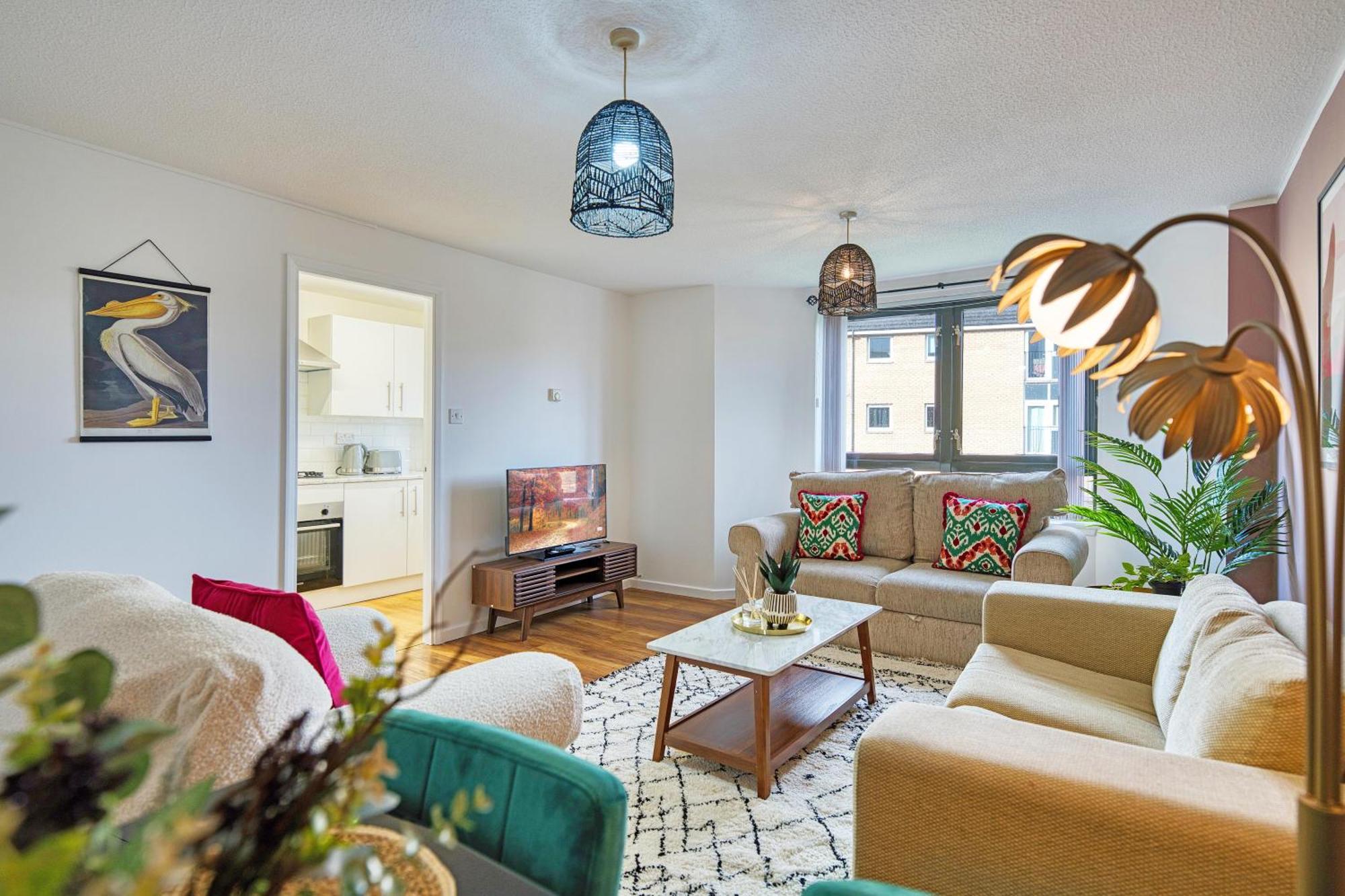 Apartment 2 Bedroom Gardens Retreat With Free Parking *