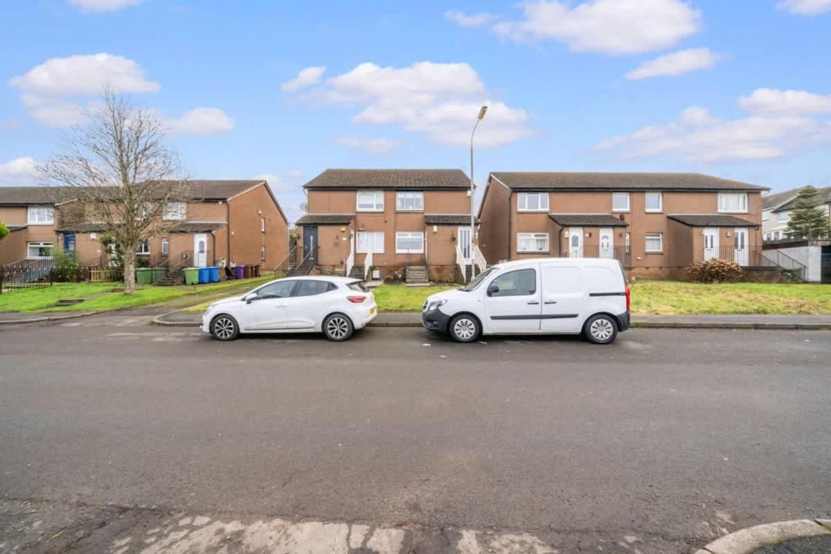 Stylish 2 Bed With Parking Apartment *