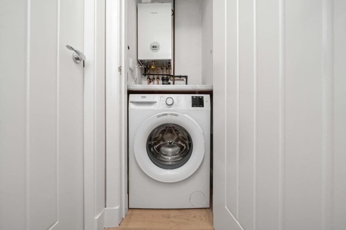 Apartment Stylish 2 Bed With Parking Glasgow