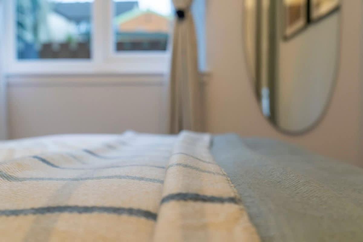Stylish 2 Bed With Parking Apartment Glasgow