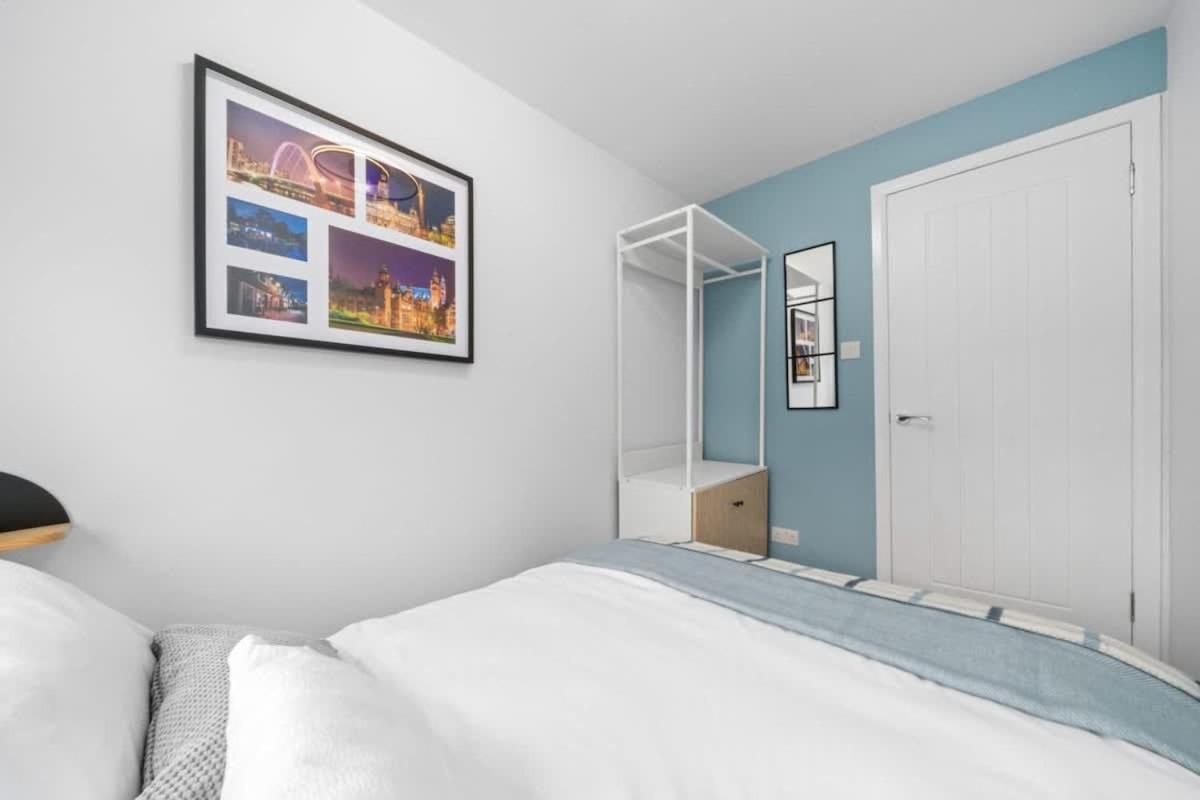 Stylish 2 Bed With Parking Apartment Glasgow