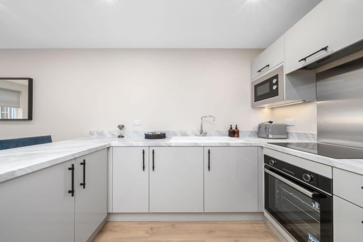Stylish 2 Bed With Parking Glasgow