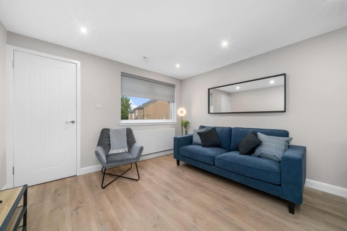 Stylish 2 Bed With Parking * Glasgow