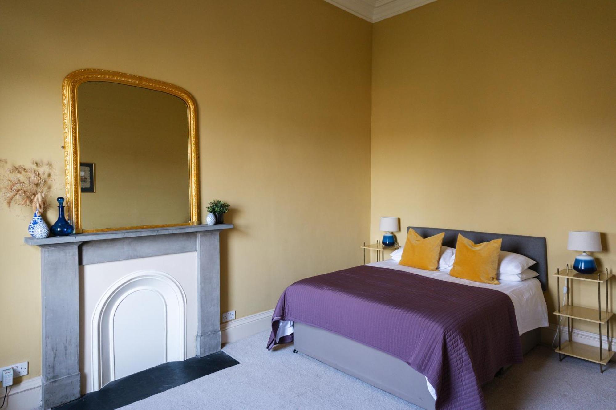 7 Crown Gardens Holiday home Glasgow