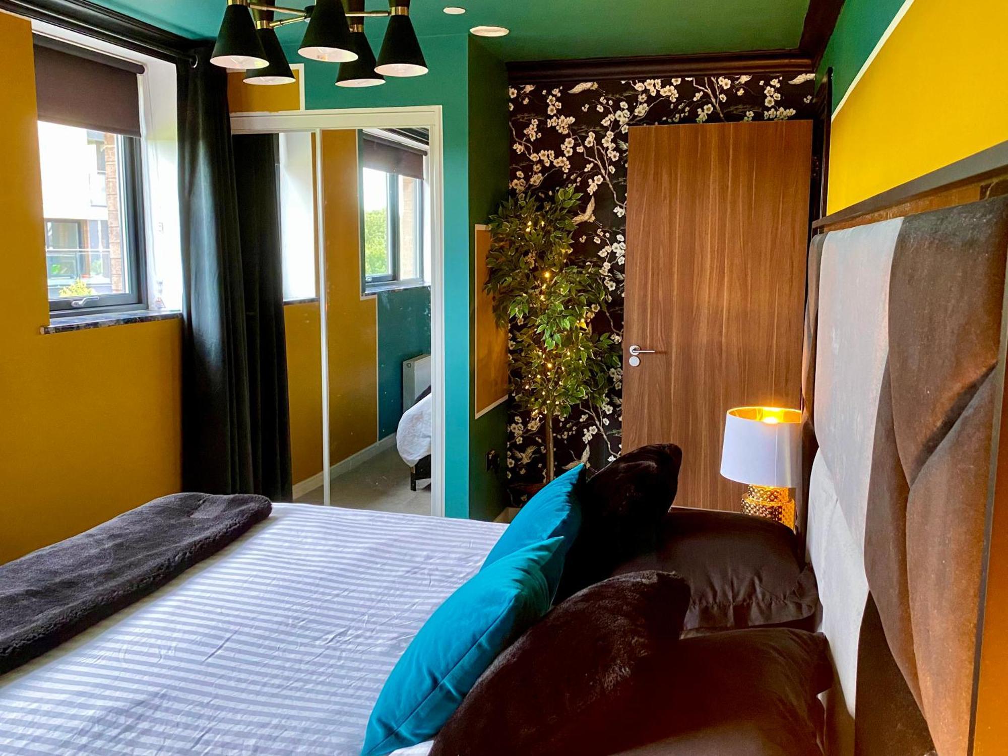 Homestay Private Bedroom & Bathroom With Amazing View In Quirky Townhouse