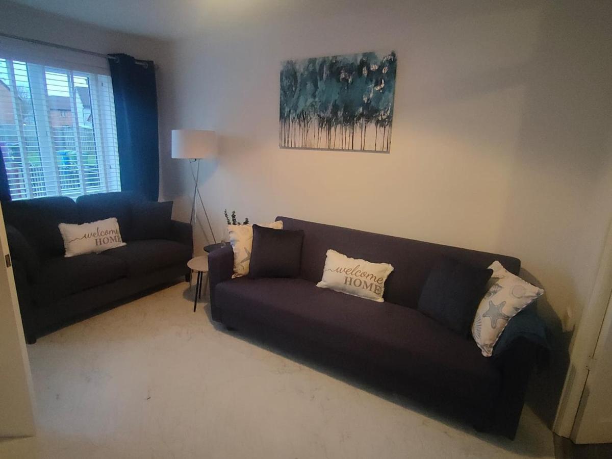 Glasgow, Comfy 2 Bed With Parking *