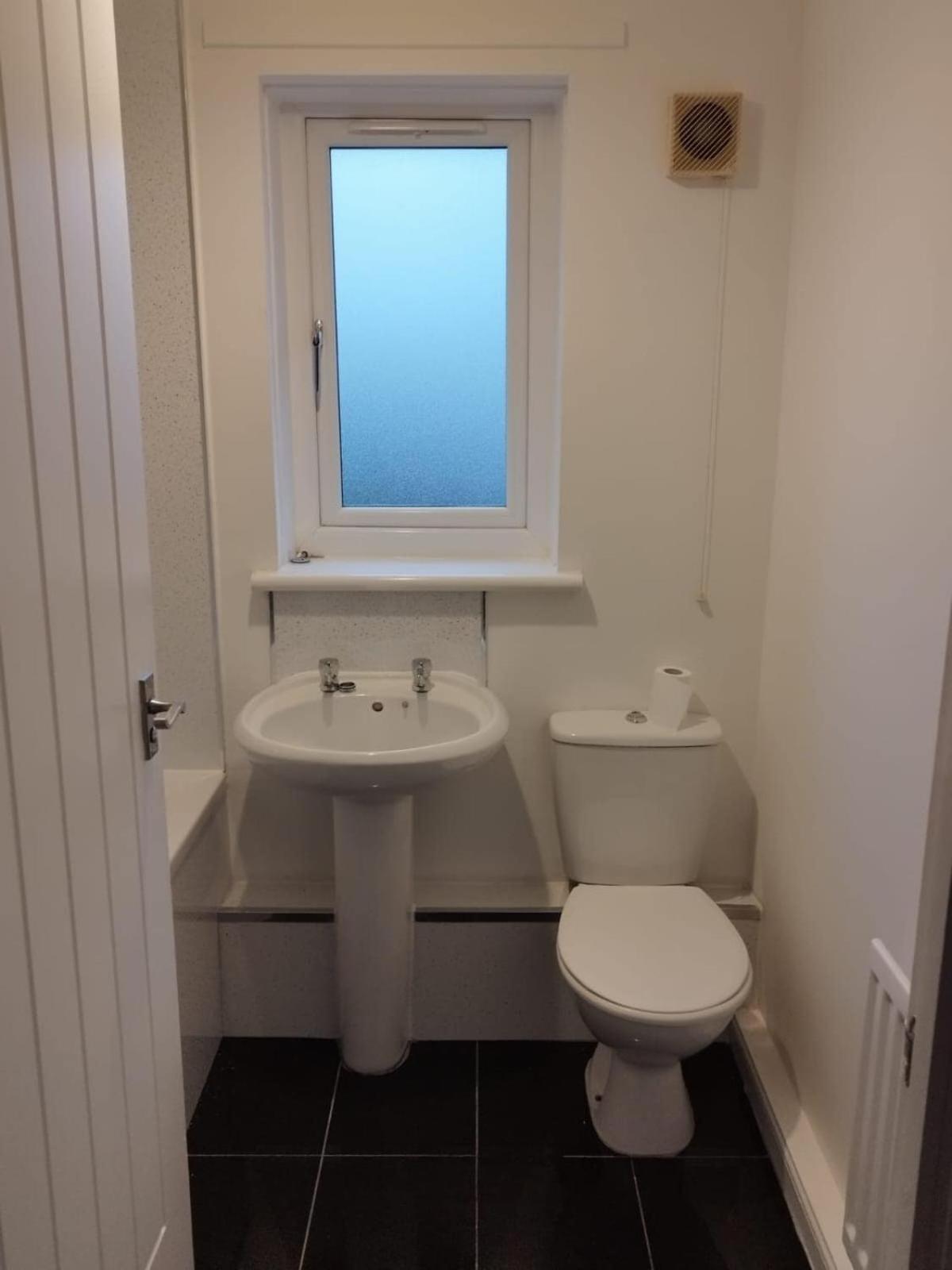 Glasgow, Comfy 2 Bed With Parking * Glasgow