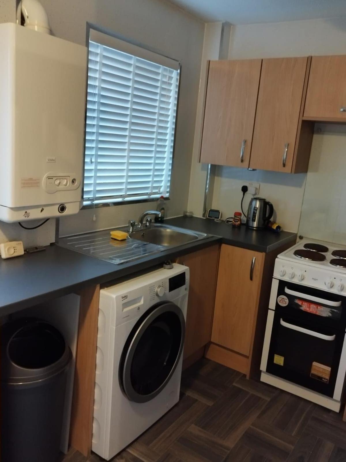 Glasgow, Comfy 2 Bed With Parking *