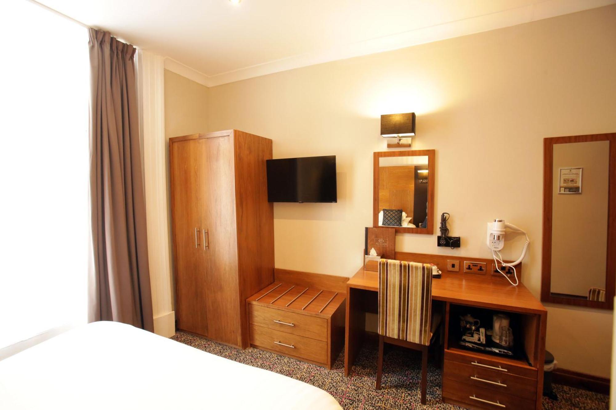 Acorn Hotel 3*