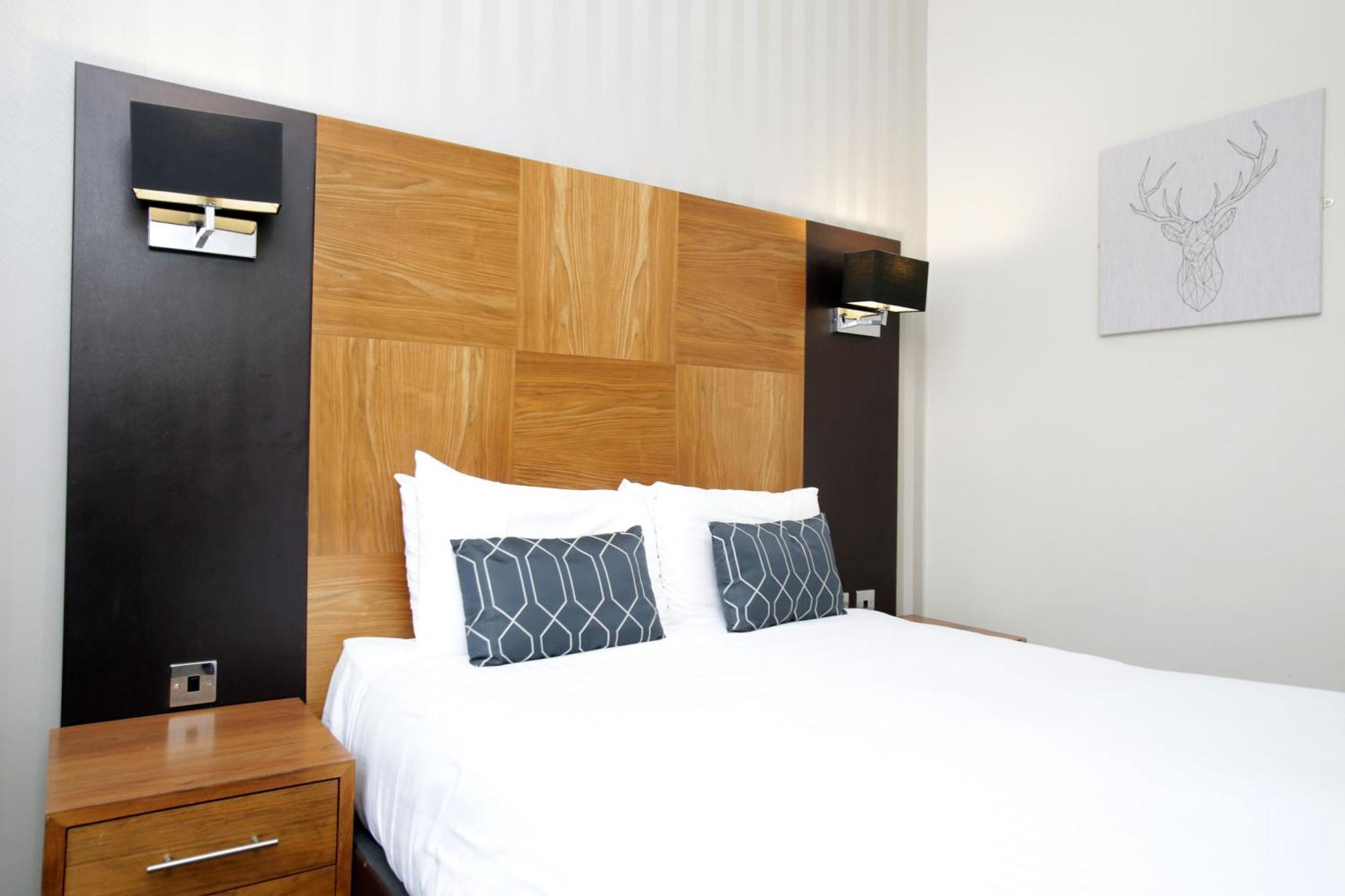 Acorn Hotel 3*
