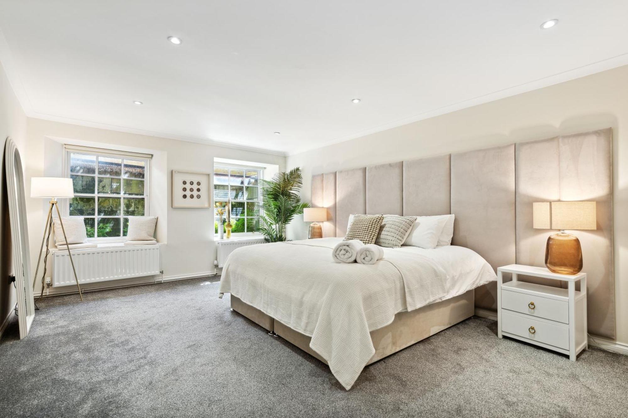 Timeless 5 Bed Duplex Flat Apartment Glasgow