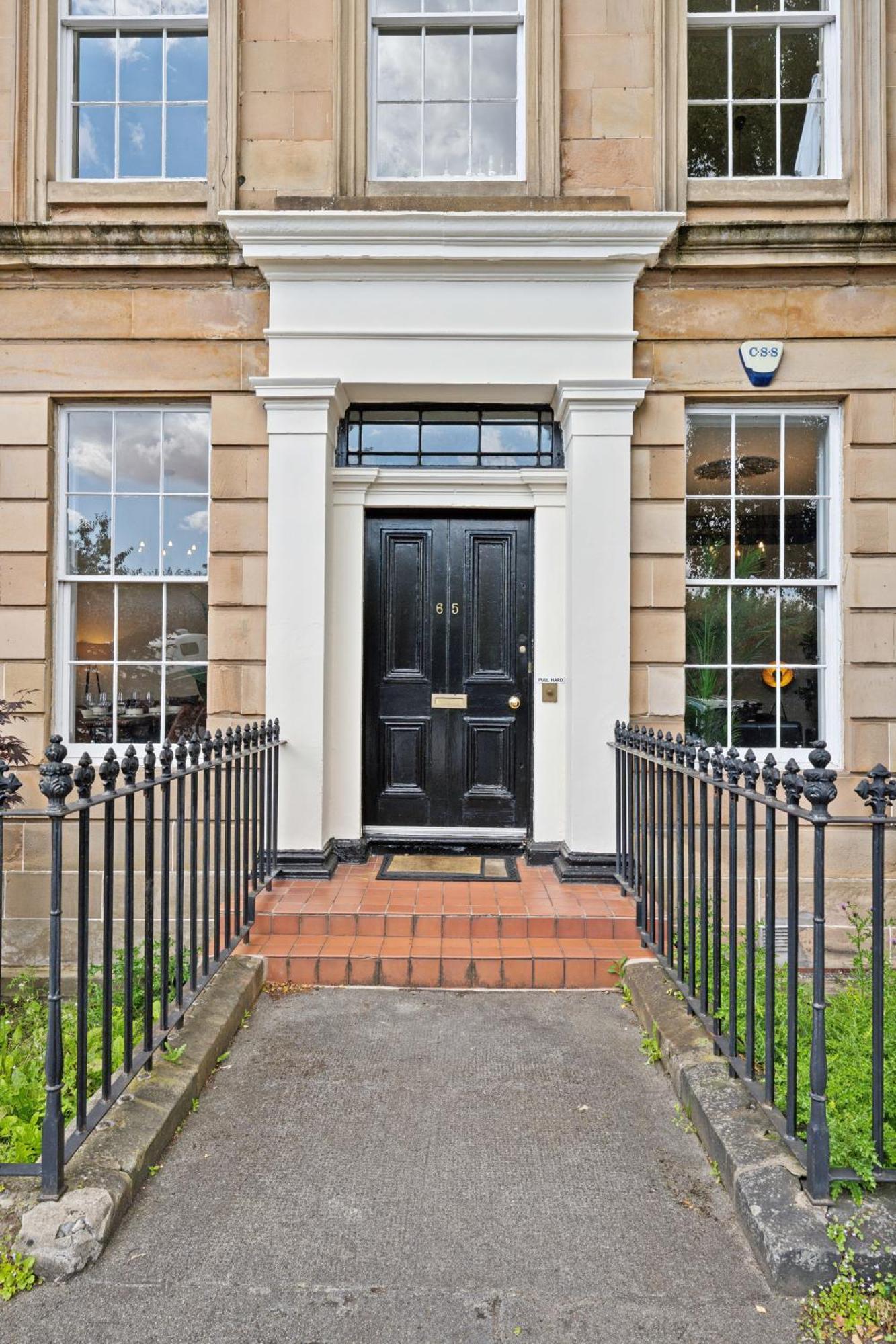 Apartment Timeless 5 Bed Duplex Flat *