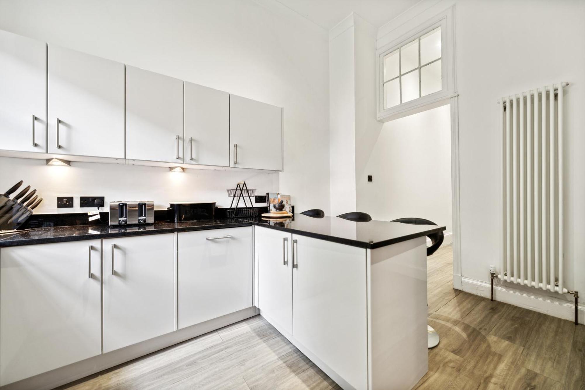 Timeless 5 Bed Duplex Flat Glasgow
