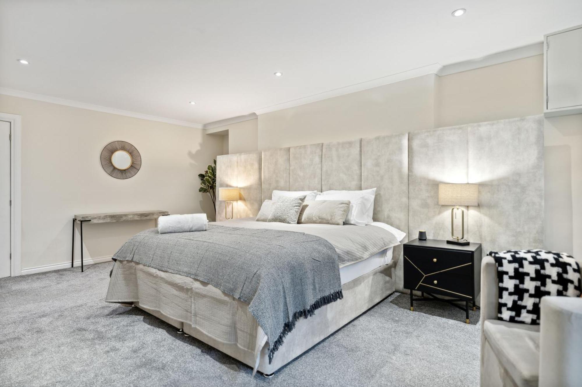 Apartment Timeless 5 Bed Duplex Flat *