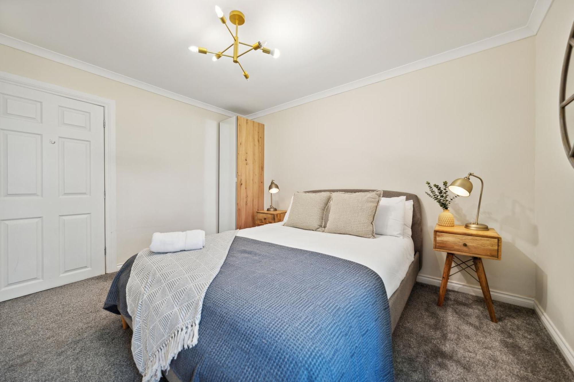 Apartment Timeless 5 Bed Duplex Flat *