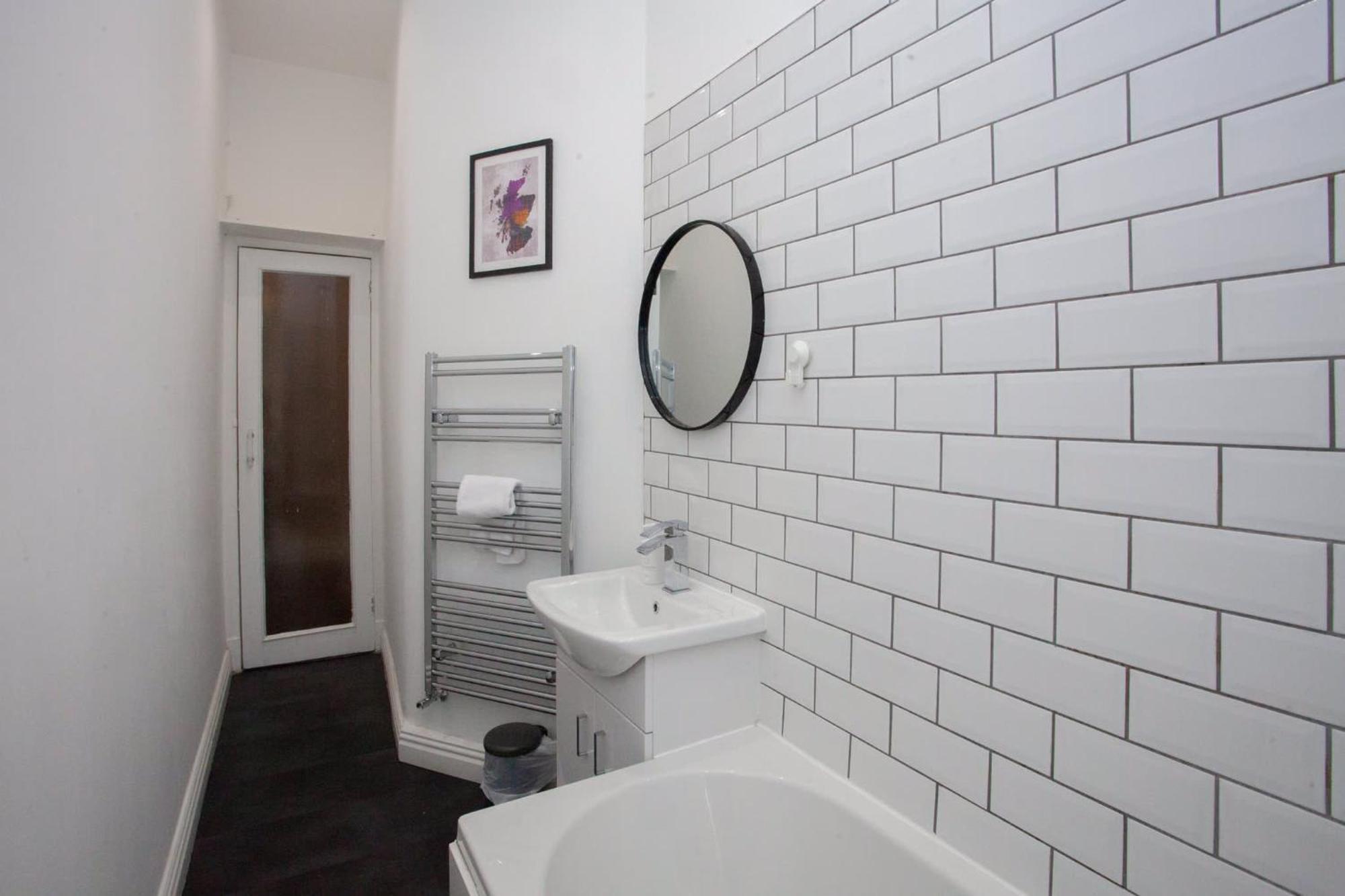 Apartment Modern, Light-filled And Sleek West End Glasgow