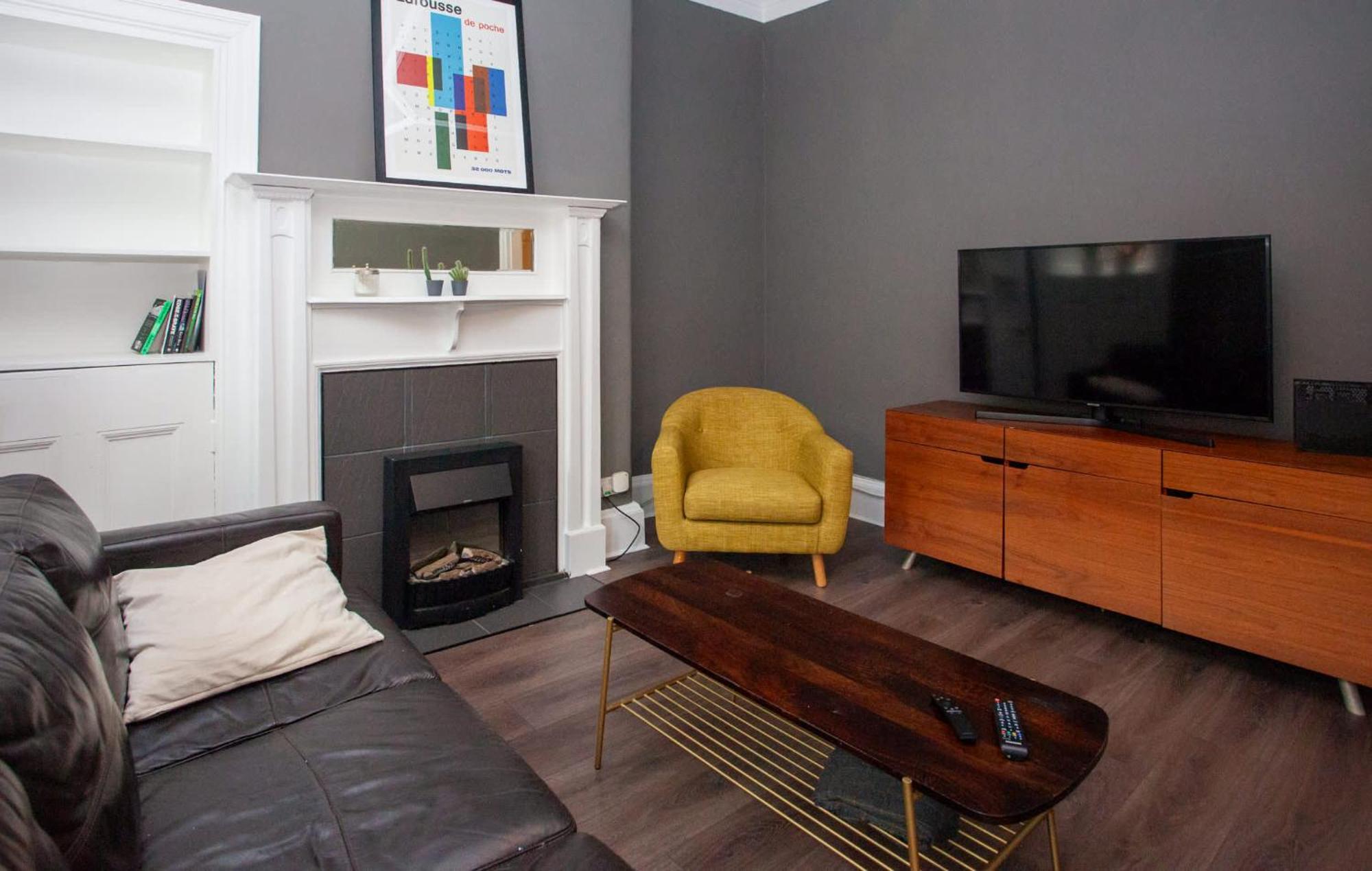 Modern, Light-filled And Sleek West End *