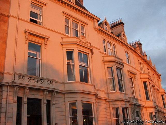 Youth Hostel *