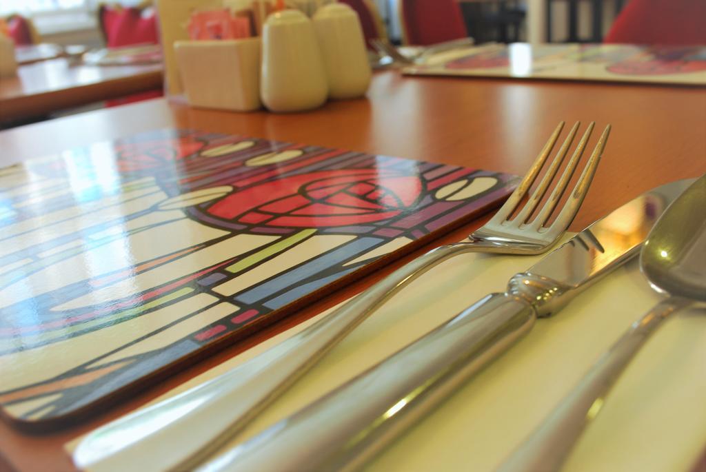 Hotel Rennie Mackintosh - Station 3*