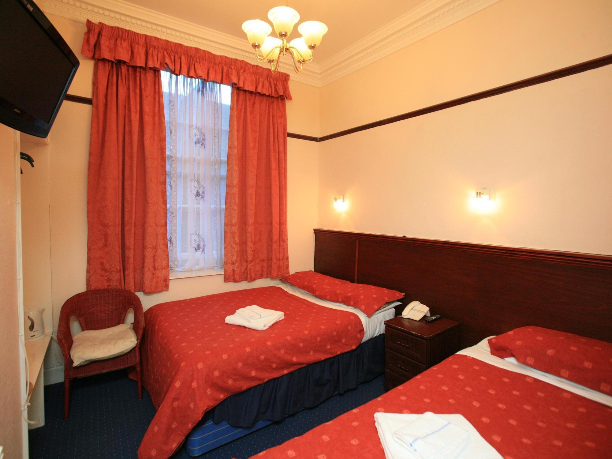 Smiths Guest house 2*