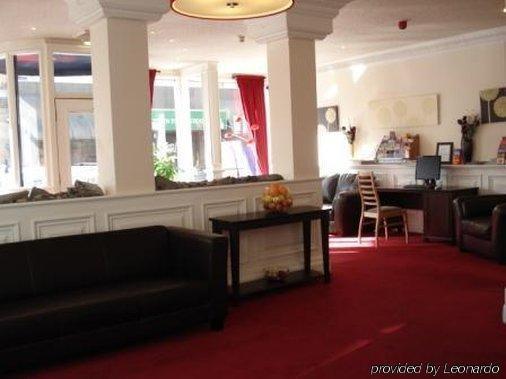 Sandyford Hotel 3*